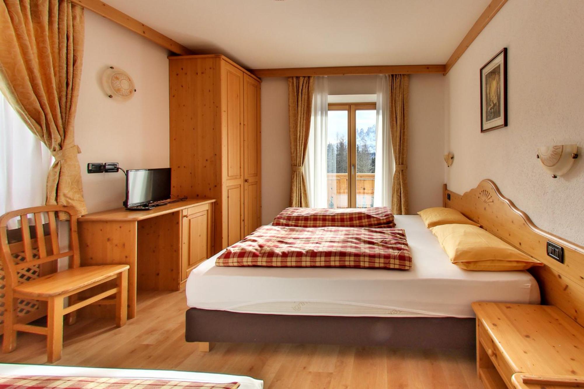 Rifugio Flora Alpina Hotel Passo San Pellegrino Bagian luar foto