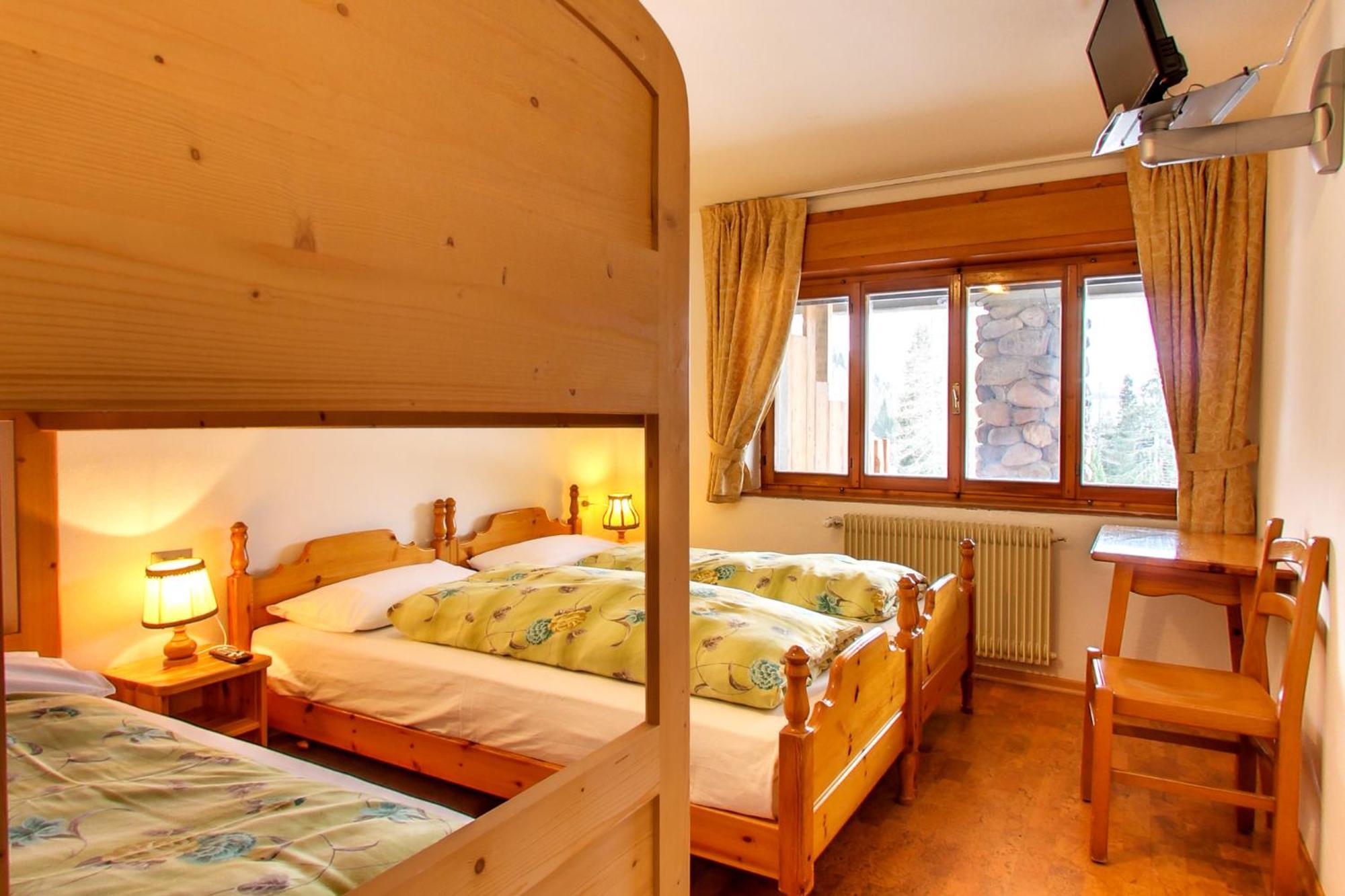 Rifugio Flora Alpina Hotel Passo San Pellegrino Bagian luar foto